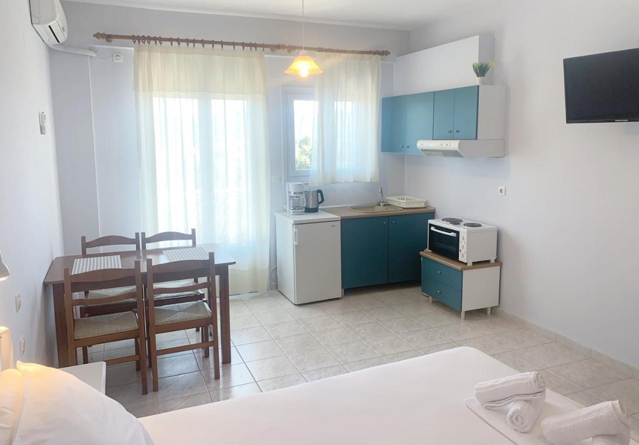 Ilias Apartments Finikounta Exterior photo