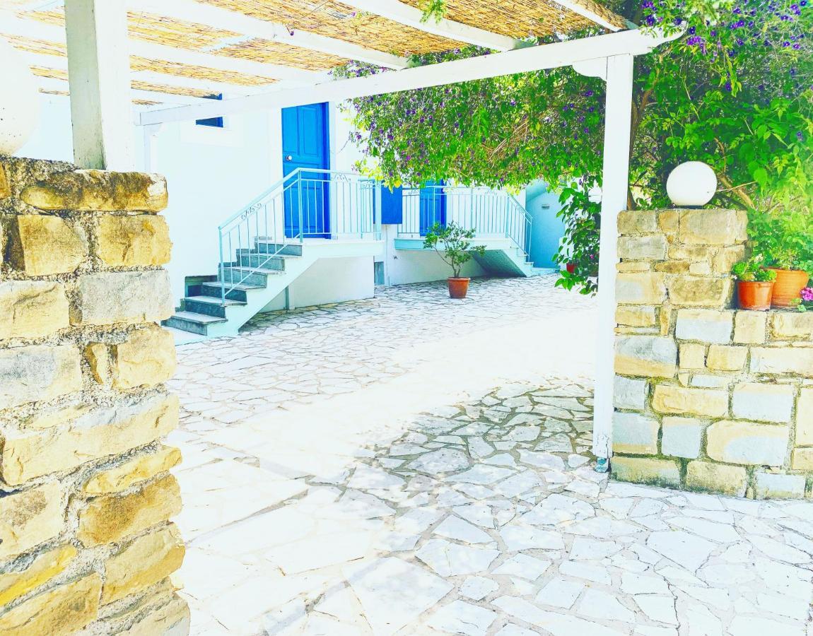 Ilias Apartments Finikounta Exterior photo