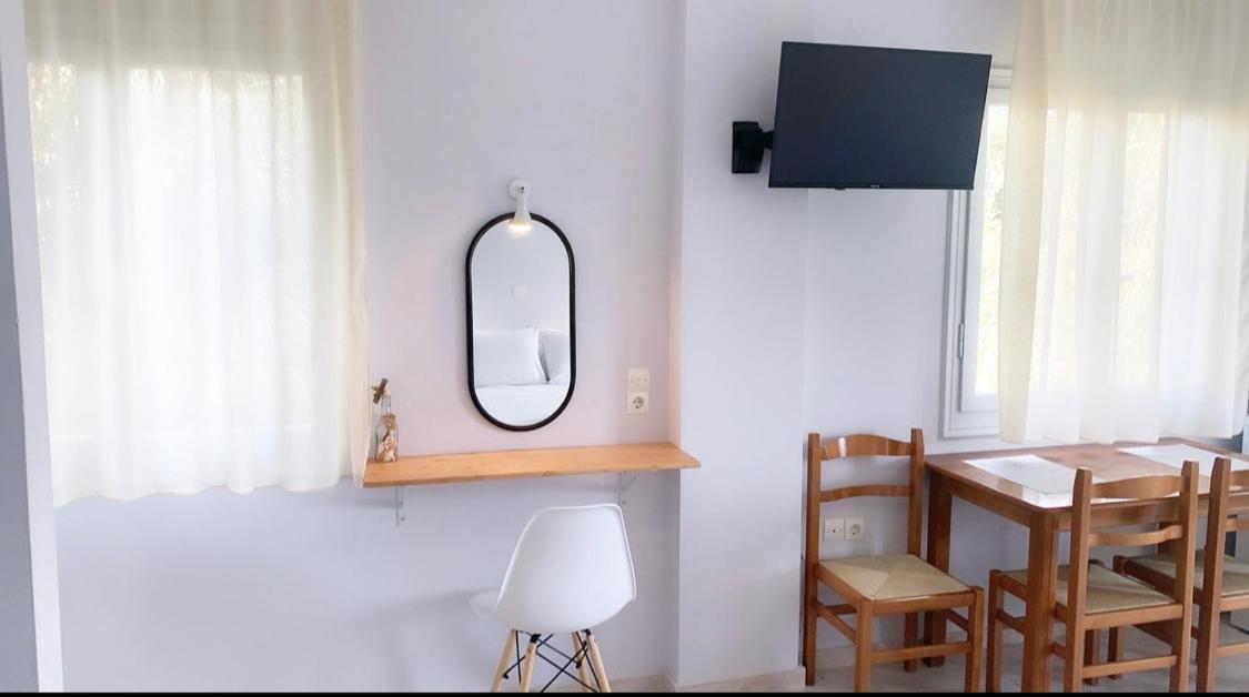 Ilias Apartments Finikounta Exterior photo